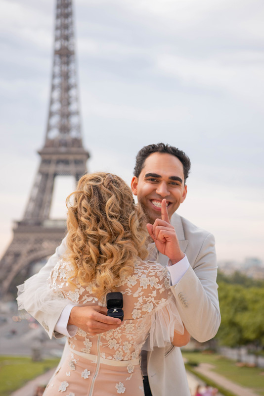 surprise-proposal-in-paris_11