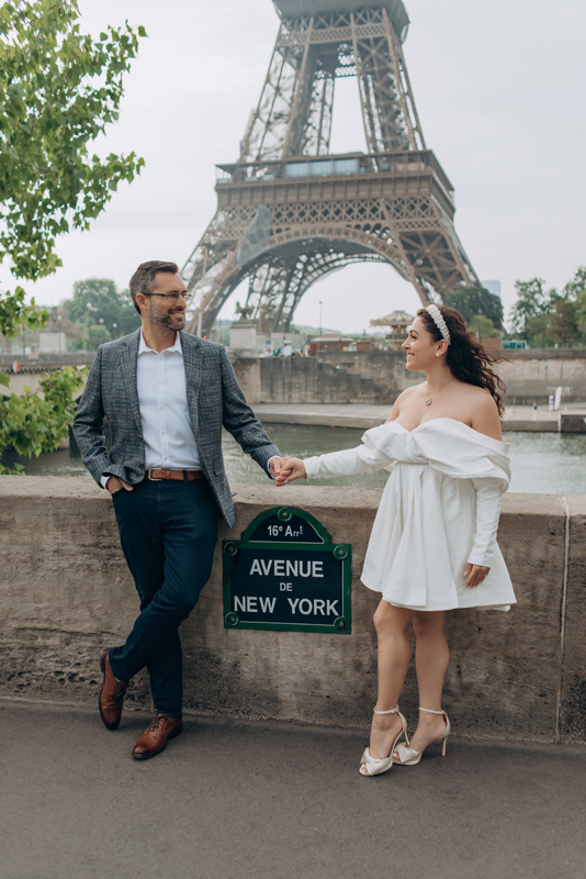 Paris-photoshoot-on-bridge