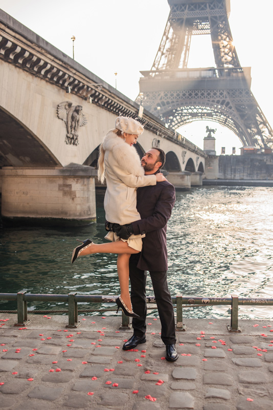 Paris-photoshoot-on-bridge_11