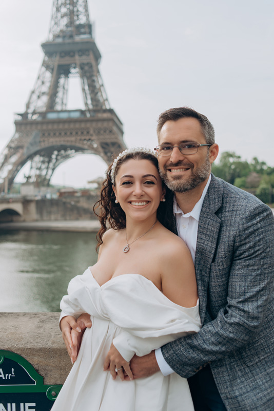 Paris-photoshoot-on-bridge_2