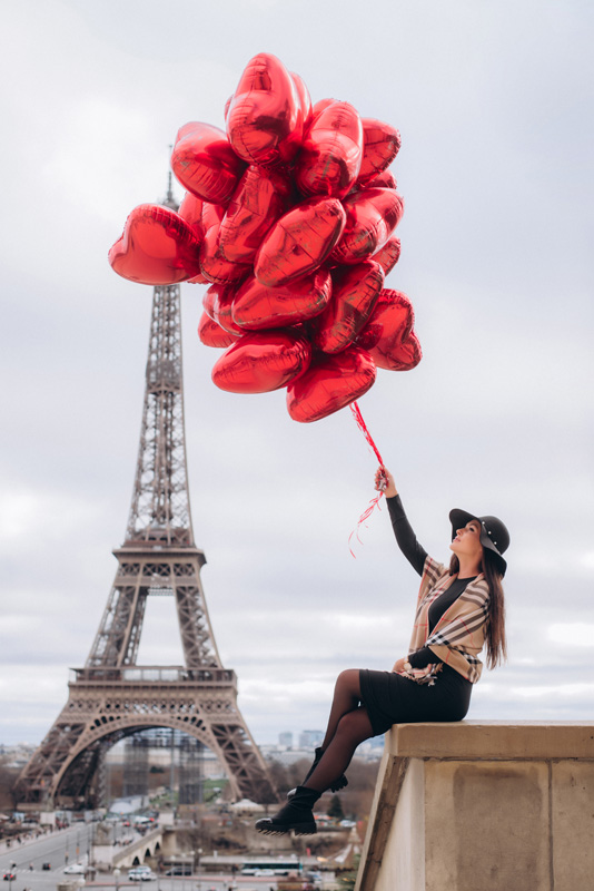 Paris-photoshoot-with-balloons