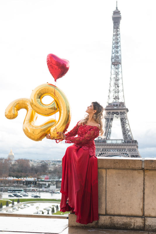 Paris-photoshoot-with-balloons_4