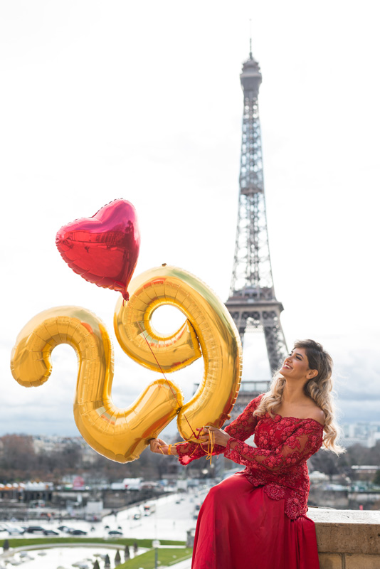 Paris-photoshoot-with-balloons_5