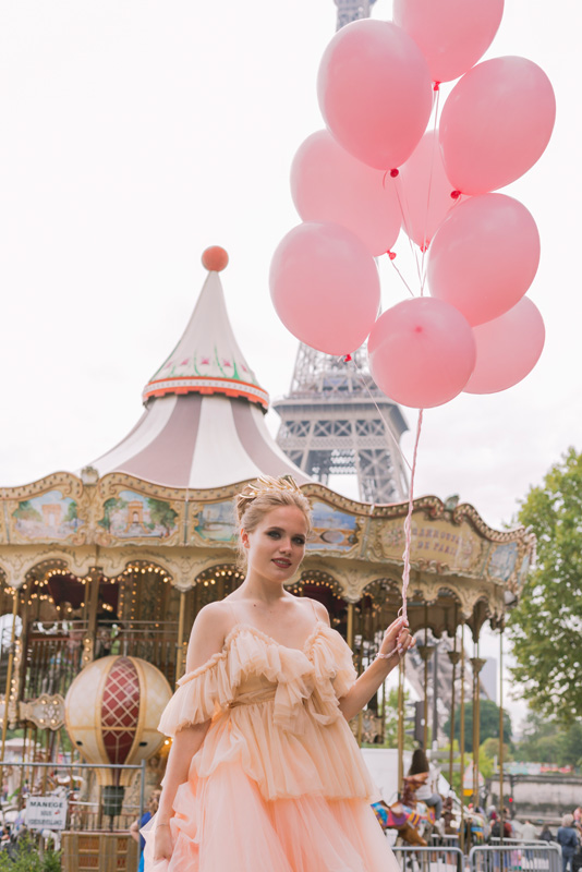 Paris-photoshoot-with-balloons_6